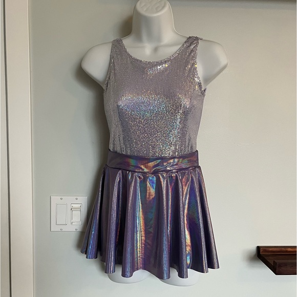 Revolution dance costume - Picture 2 of 3